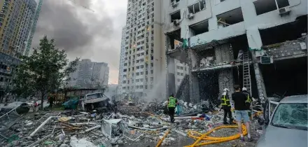 Attacco russo su Kiev, almeno 11 morti. Mosca, "colpiti impianti militari, energetici e industriali"