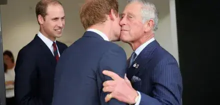 Disgelo tra il principe Harry e re Carlo, sar&agrave; ospite a Buckingham Palace