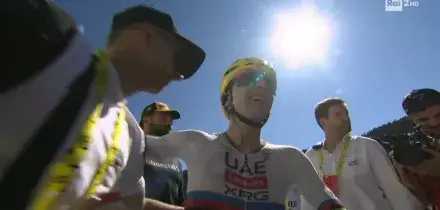 Tour de France. Pogacar scatta a 200 metri dall'arrivo: si prende terza tappa e maglia gialla
