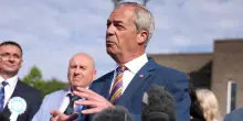 Nigel Farage riconquista il seggio in Parlamento, battuto il comico "spazzatura" Count Binface