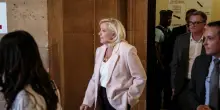 Marine Le Pen, condannata a tre di carcere: un anno di braccialetto elettronico. Pu&ograve; candidarsi