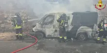 Bari, incendio su furgone portavalori: in fumo un carico di banconote
