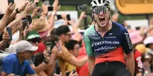 Tour de France, quinta tappa: da Lannemezan a Pau. Vince Olav Kooij, Traeen resta in giallo