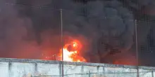 Milano, incendio nel deposito Bartolini: rumore di forti esplosioni