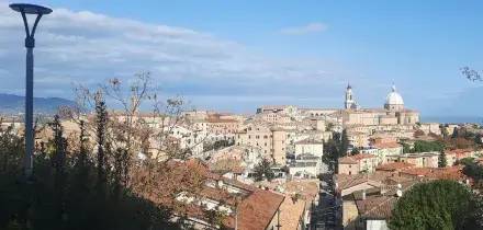 Femminicidio a Loreto, una donna uccisa in casa dall'ex