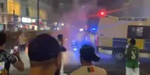 Londra, scontri tra polizia e tifosi dopo la partita Francia-Marocco della Coppa del Mondo