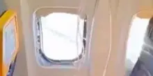 Avaria al motore, volo Ryanair rientra d&rsquo;emergenza: ferito un passeggero