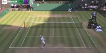 Wimbledon, Sinner travolge Djokovic: l'azzurro vola in finale