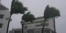 Il tifone Bavi flagella l'isola giapponese di Ishigaki con venti violenti e forti piogge