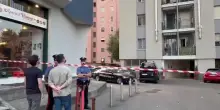 Giallo a Corsico, quarantunenne trovato morto in casa: si indaga per omicidio