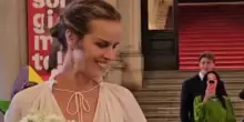 Il s&igrave; di Eva Herzigova e Marsiaj: nozze esclusive tra alta moda e auto d&rsquo;epoca