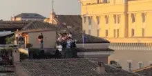 La storia di Jacopo, dal Covid sul terrazzo di Piazza Navona al concerto di addio: "Affitto scaduto"