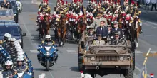 A Parigi la parata del 14 luglio, l'ultima con Macron presidente