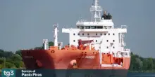 Tre navi attaccate da Teheran a Hormuz, colpiti porti iraniani e basi Usa