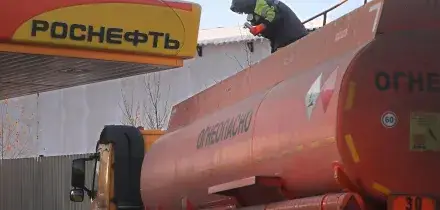 Von der Leyen a Kiev per un vertice sulla difesa regionale. Almeno 6 morti e 20 feriti in raid russi