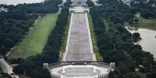 Washington, Reflecting Pool senza pace: svuotata di nuovo per pulizia e riparazioni dopo il restauro