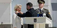 Von der Leyen a Kiev per un vertice sulla difesa: "Nuovo partenariato strategico, &egrave; il Drone Deal"