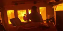 Incendi in Canada: le fiamme circondano un treno merci, il video girato dai macchinisti