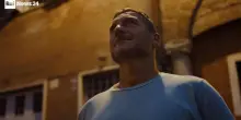 Francesco Totti e Spiderman, il divertente video in cui nessuno a Roma lo riconosce
