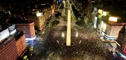Argentina in finale: a Buenos Aires esplode la festa con migliaia di tifosi in piazza