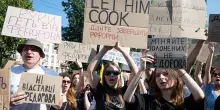 Zelensky rimuove pure l'uomo dei negoziati con Usa e Russia. Secondo giorno di proteste per Fedorov