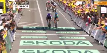 Tour de France. 13esima tappa, lo sprint vincente di Mauro Schmid con impennata sul traguardo