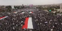 Sana'a, in migliaia manifestano mentre si acuisce la tensione con l'Arabia