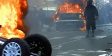 G8 di Genova, 25 anni dopo la ferita &egrave; ancora aperta: dai saccheggi alla morte di Carlo Giuliani
