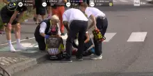 Vingegaard lascia il Tour dopo una rovinosa caduta (VIDEO)