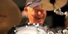 Malore sul palco, il leggendario batterista jazz Gianni Cazzola muore a 88 anni