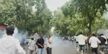 Nuova Delhi, la carica dei ragazzi del "Partito degli scarafaggi" contro Modi