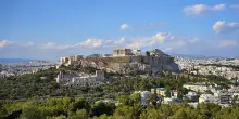 Grecia: uomo accoltella due turisti greco-americani vicino all'Acropoli di Atene. Aggressore fermato