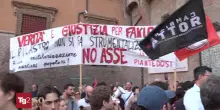La guerriglia di Bologna, dopo la piazza pacifica che chiede verit&agrave; e giustizia per Fakir