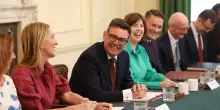 Regno Unito, Burnham apre il nuovo governo con un piano contro il caro vita