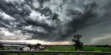 Maltempo, temporali al Centro-Nord: allerta arancione in Toscana, gialla in nove regioni