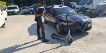 Monopattino travolto da un'auto, morto un 16enne