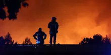 Francia, maxi incendio fuori controllo in Gironda: 2.000 ettari in fumo e 12 mila evacuati