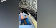 Grotta Azzurra, la barca urta gli scogli e rischia di affondare: paura per due turisti americani