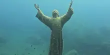 Cristo degli Abissi, la pulizia annuale della statua sommersa