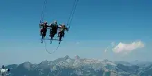 Svizzera, brividi a 2.110 metri: un&rsquo;altalena gigante nel cuore delle Alpi sempre pi&ugrave; calde