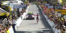 Tour de France: 18&ordf; tappa: Carapaz vince di forza, seconda vittoria di tappa in carriera al Tour