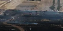 Coloni israeliani incendiano terreni agricoli palestinesi vicino a Nablus (Cisgiordania occupata)