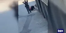 Morte di Fakir, i video: dai segni di disagio all'arrivo degli agenti fino al massaggio cardiaco