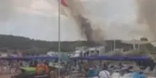 Gargano, il video del fronte di fumo nero che si affaccia sulla spiaggia