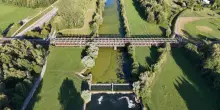 Il fiume svizzero &egrave; un tappeto di alghe, tutta colpa della siccit&agrave;