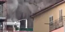 Forte sisma a Napoli, nel video il distacco di una porzione di costone tufaceo a Pozzuoli