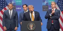 Trump: "L'accordo con Teheran &egrave; finito, gli iraniani sono feccia"
