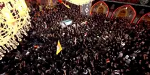 Iraq, la preghiera al santuario di Karbala per le spoglie di Khamenei