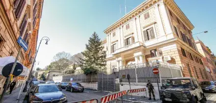 Spionaggio, l'Italia espelle due addetti militari dell'ambasciata russa. Mosca: "Reagiremo"