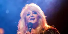 Lutto nella musica: &egrave; morta Bonnie Tyler, voce di &ldquo;Total Eclipse of the Heart&rdquo;. Aveva 75 anni